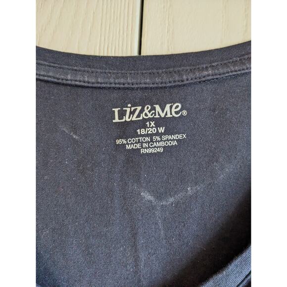 Liz & Me Women's Black Short Sleeve V-neck Printed T-shirt Top Size 1X - Picture 3 of 5